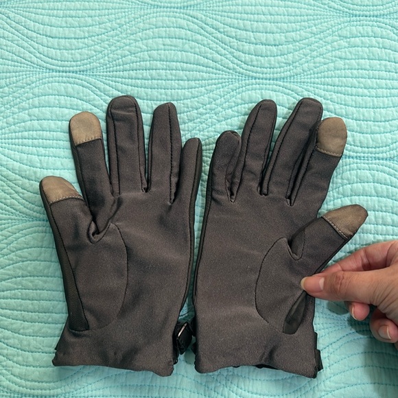 Armani Exchange touchscreen leather/polyester gloves with buckles and studs - Picture 6 of 11